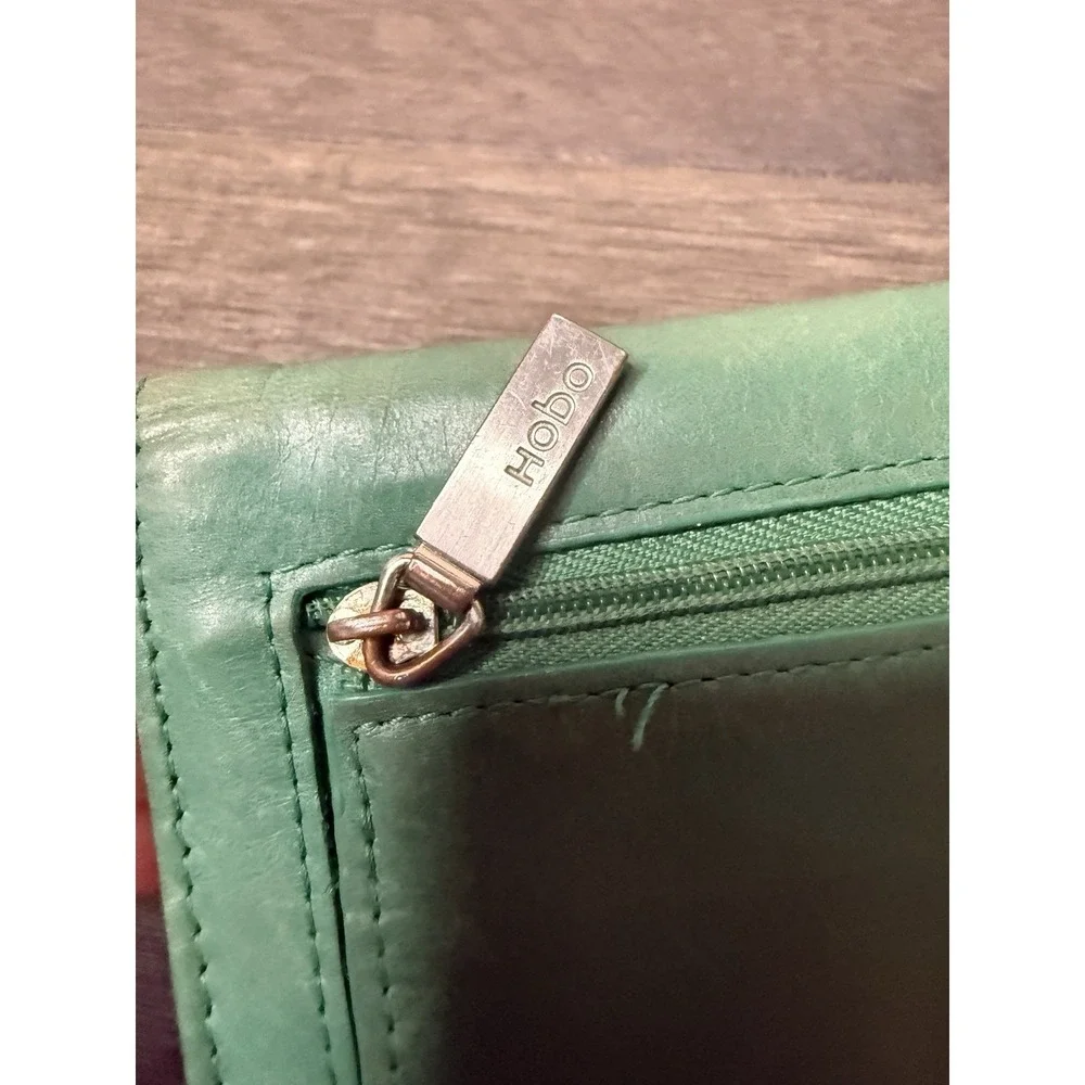 HOBO International Sadie Leather Trifold Wallet Clutch Organizer w Keychain Exc